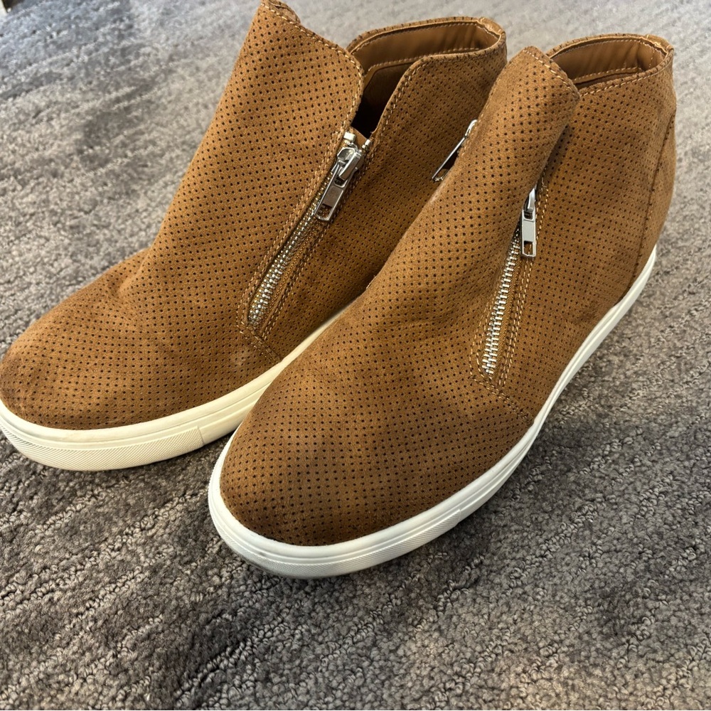 Women's Tan Zip-Up Sneakers